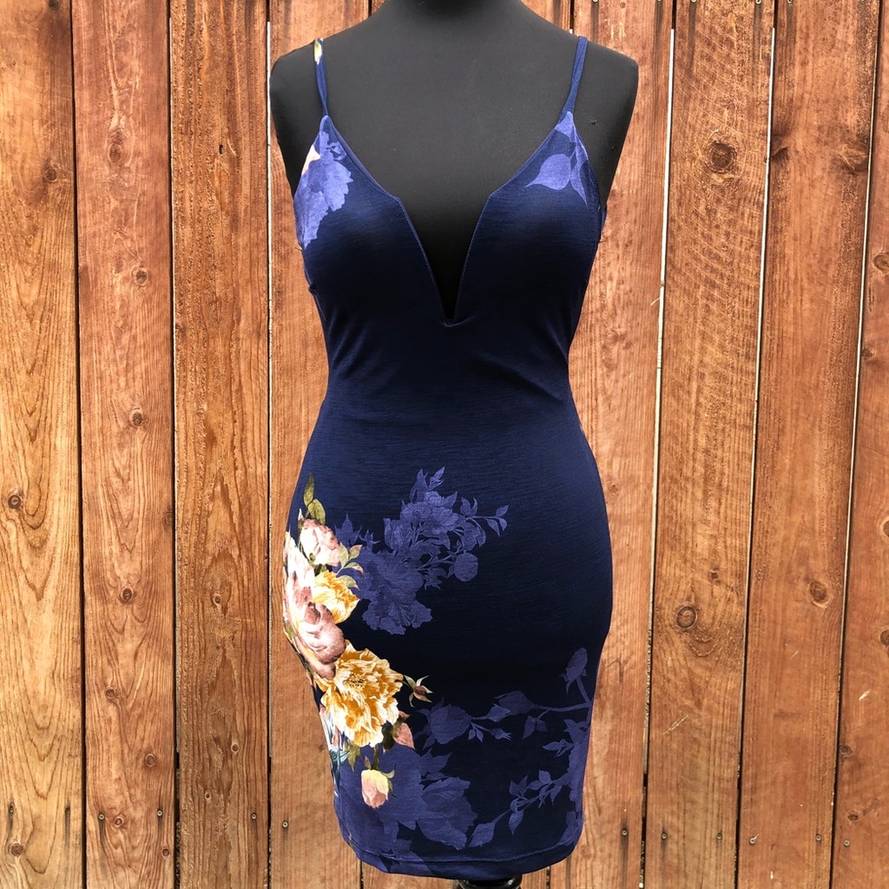 Floral navy dress!